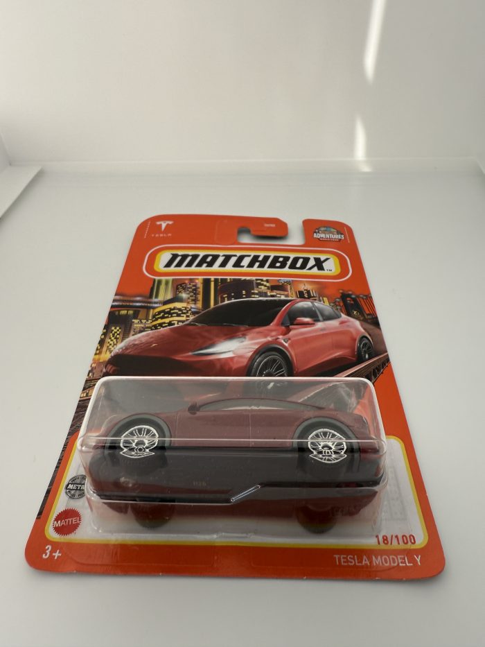 Matchbox Tesla Model Y Long Card 2022 Red 18/100 - Image 3